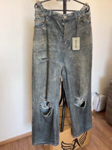BALENCIAGA Super Destroyed Wide-Leg Jeans for Men- Calça jeans Balenciaga modelo destroyed